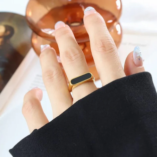 BLACK HOXMI RING